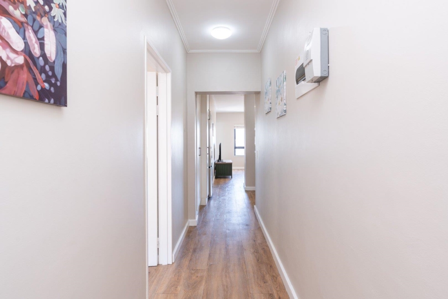 To Let 2 Bedroom Property for Rent in Vredehoek Western Cape